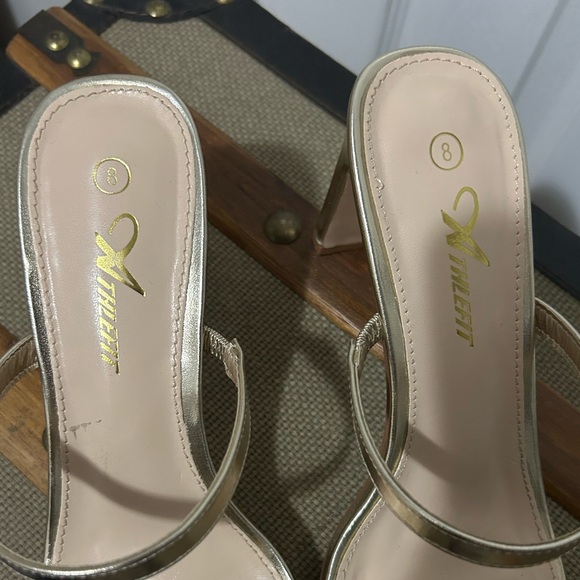 GOLD SQUARE TOE HEELS SIZE 8 - Picture 3 of 4